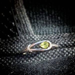 10k White Gold Peridot Knot Ring